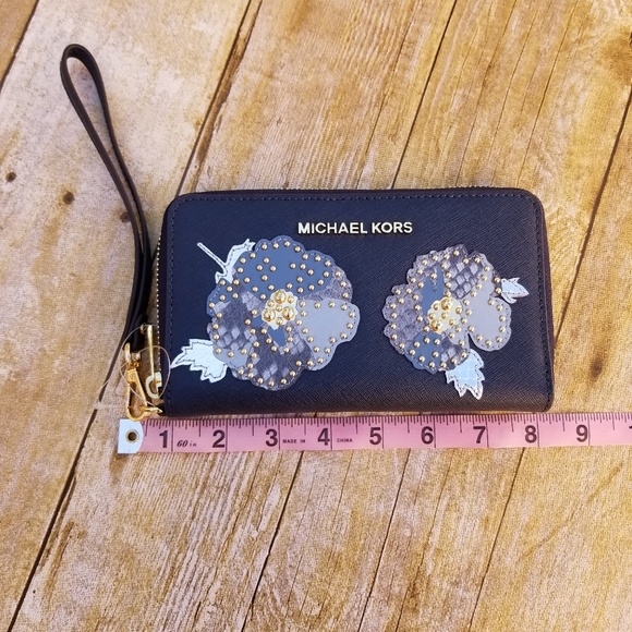 NWT MICHAEL Micahael Kors floral wristlet … - Picture 3 of 5